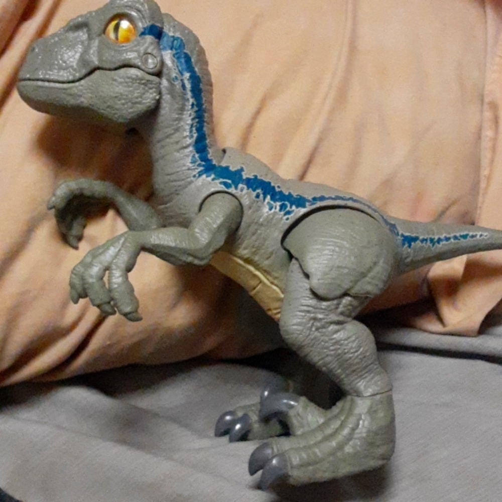 Jurassic World Primal Pal Velociraptor with Spring Loaded Movement and Sound